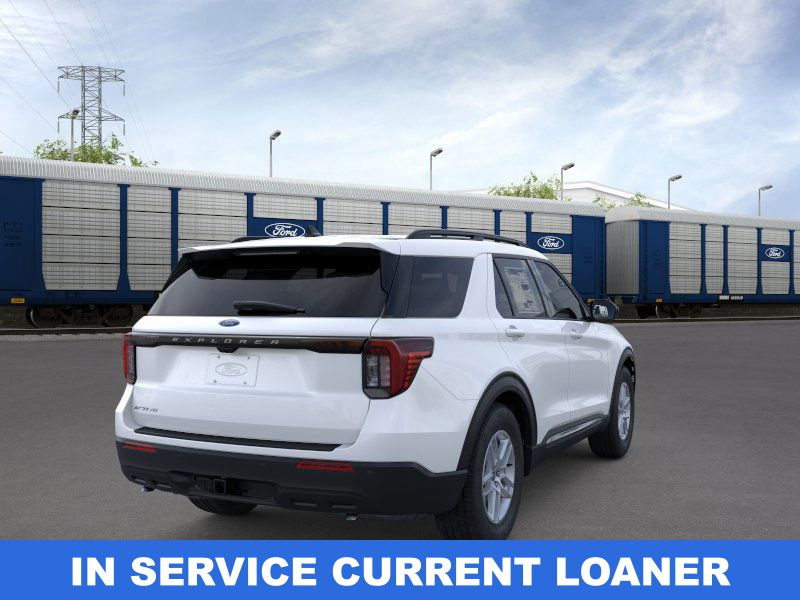 2025 Ford Explorer photo 9