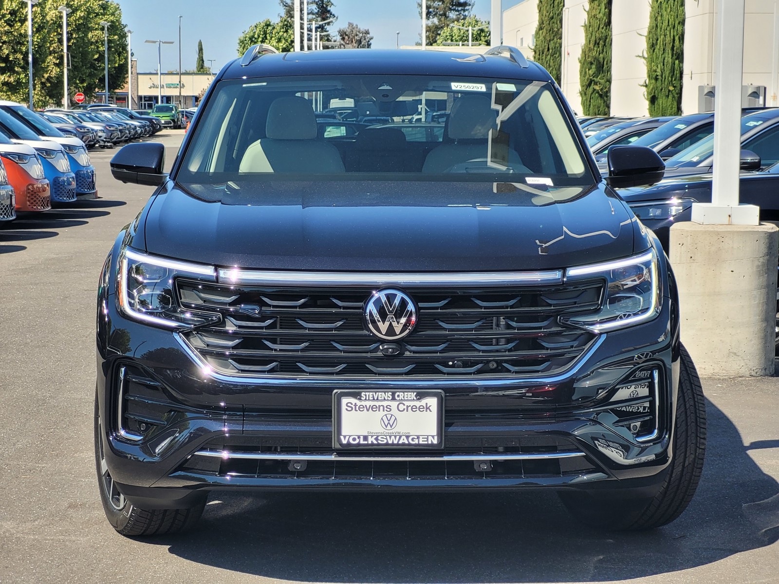 2025 Volkswagen Atlas SEL Premium R-Line photo 2