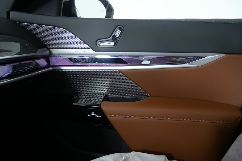 2025 Bmw 750e photo 24
