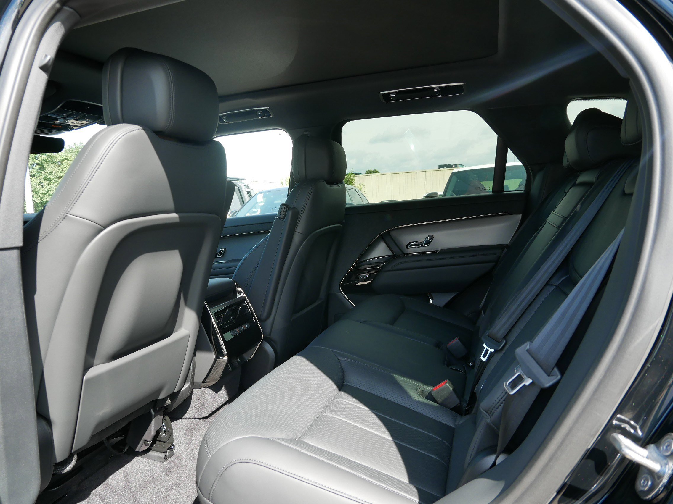 2025 Land Rover Range Rover Sport SE photo 6