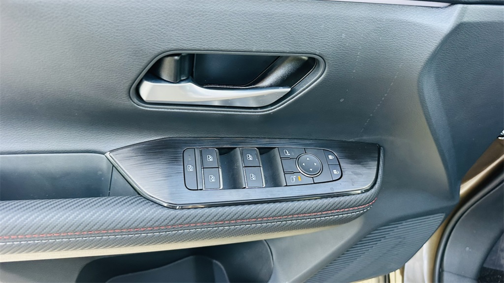 2026 Nissan Kicks SR photo 13