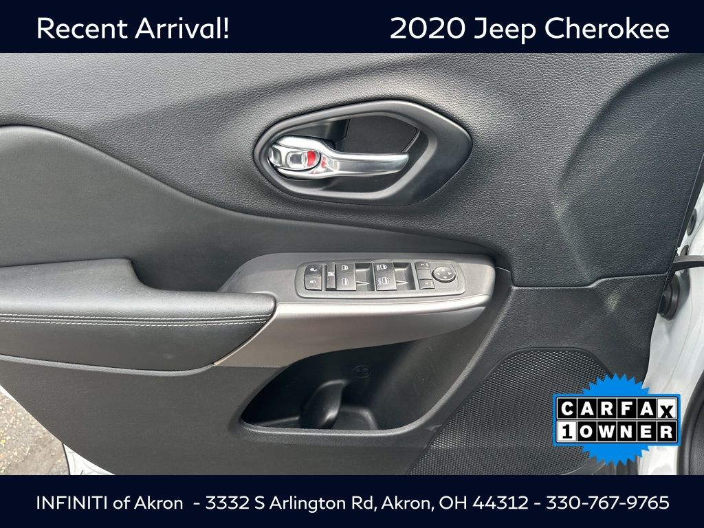 2020 Jeep Cherokee Latitude photo 2