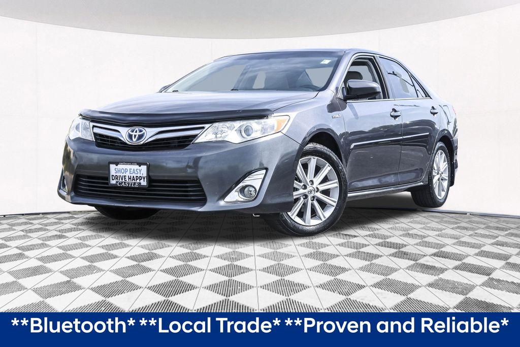 2014 Toyota Camry Hybrid LE photo 2
