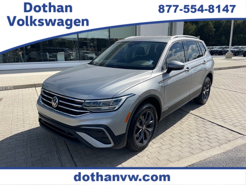2023 Volkswagen Tiguan SE's photo