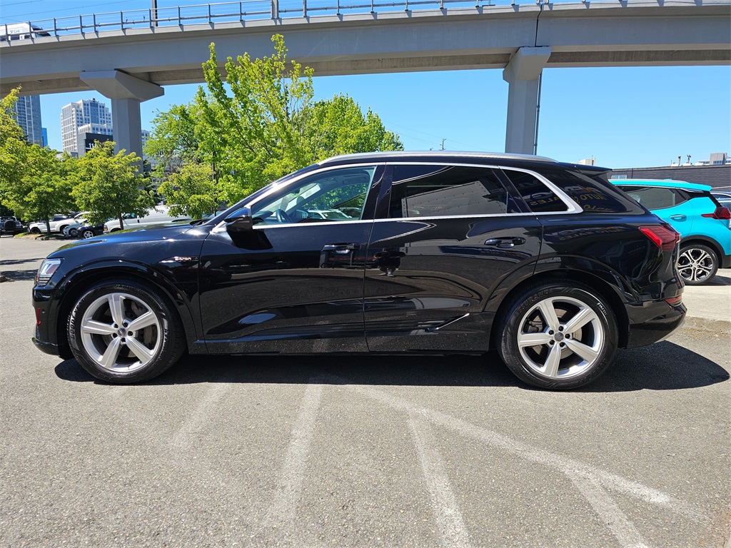 2019 Audi e-tron Premium Plus photo 4