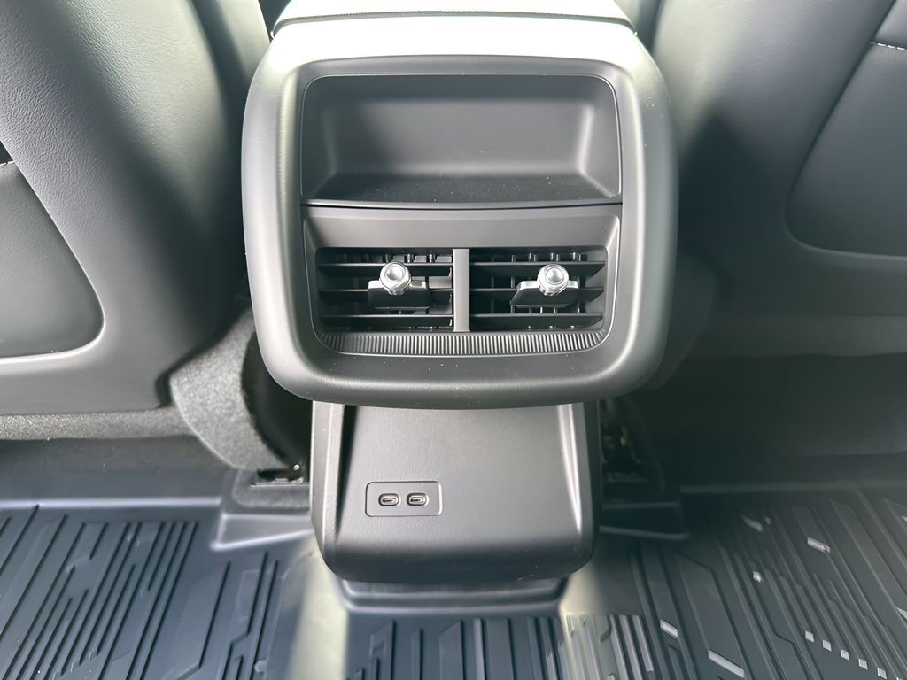 2025 Cadillac Lyriq Luxury photo 18