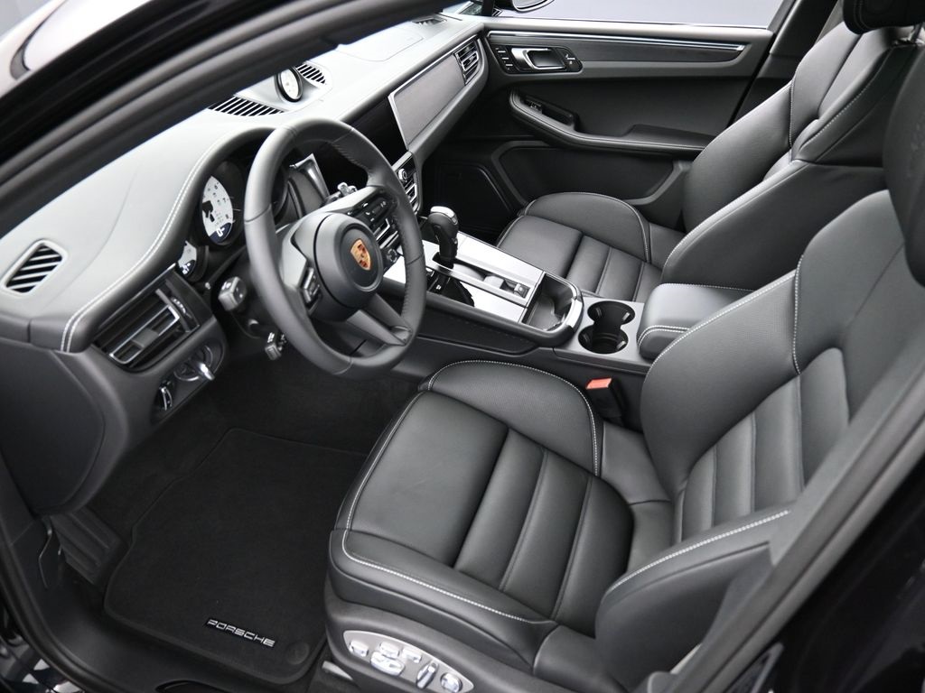 2026 Porsche Macan GTS photo 3