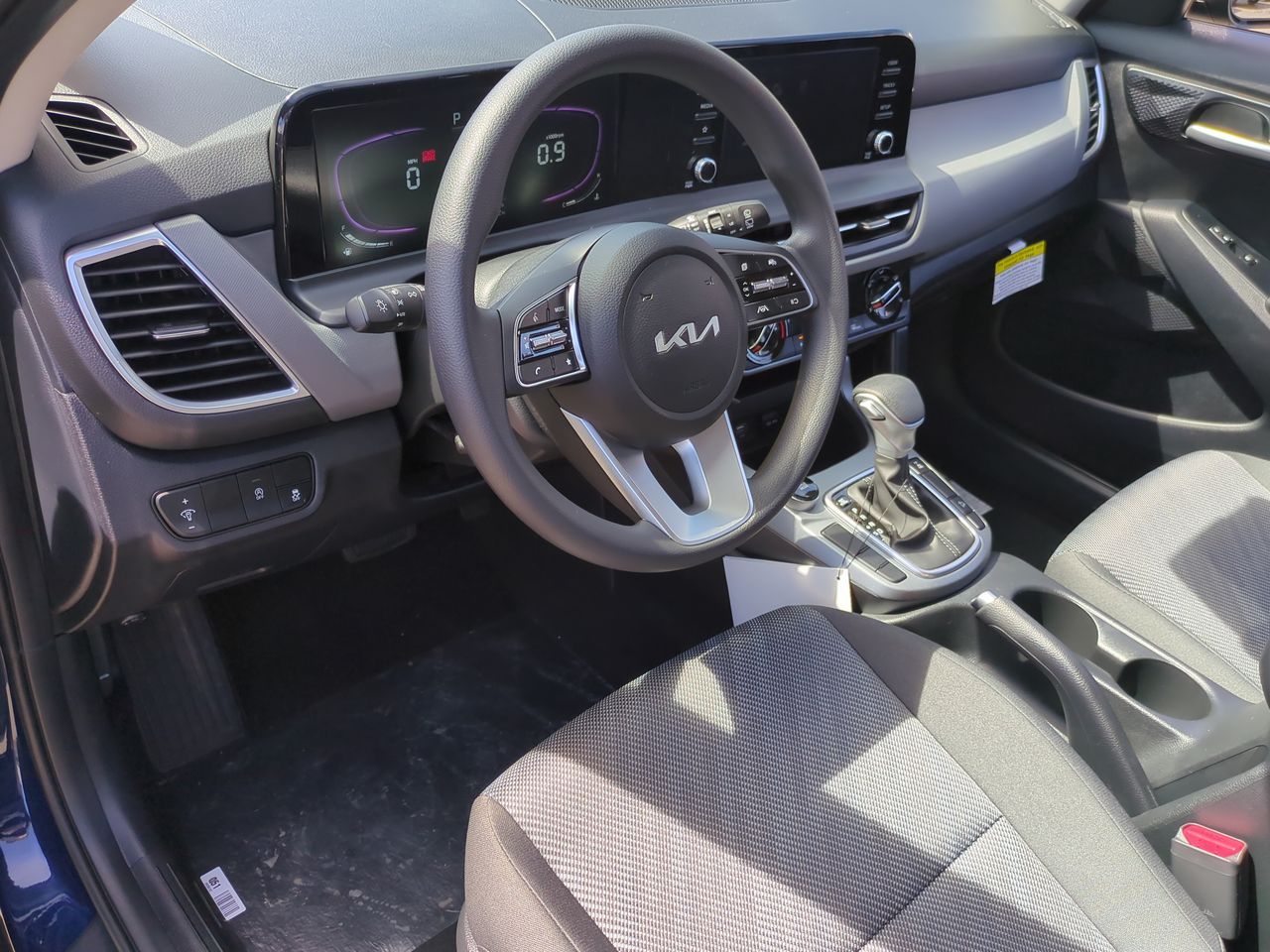 2025 Kia Seltos LX photo 9