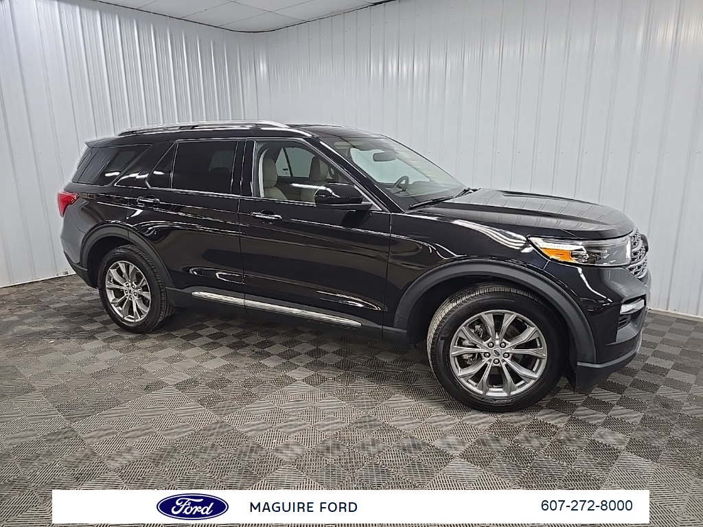 2023 Ford Explorer Limited's photo