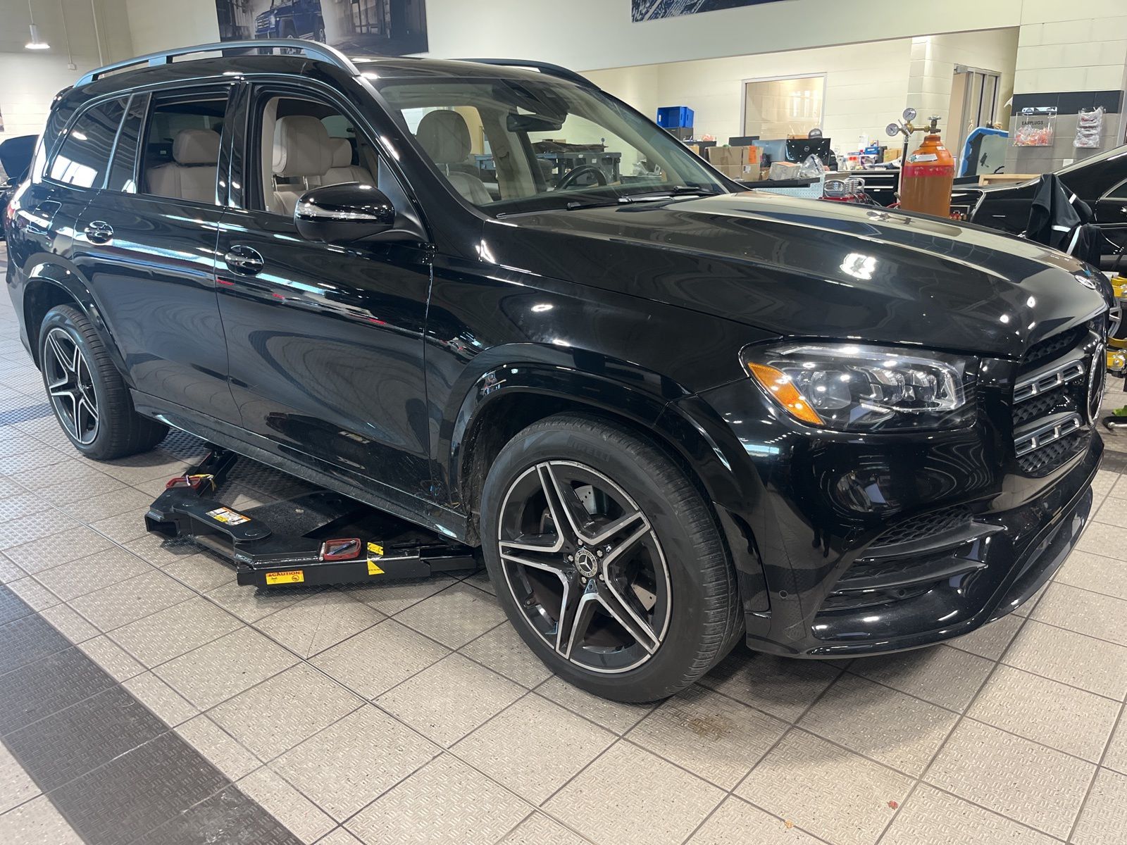 2023 Mercedes-Benz GLS Base's photo