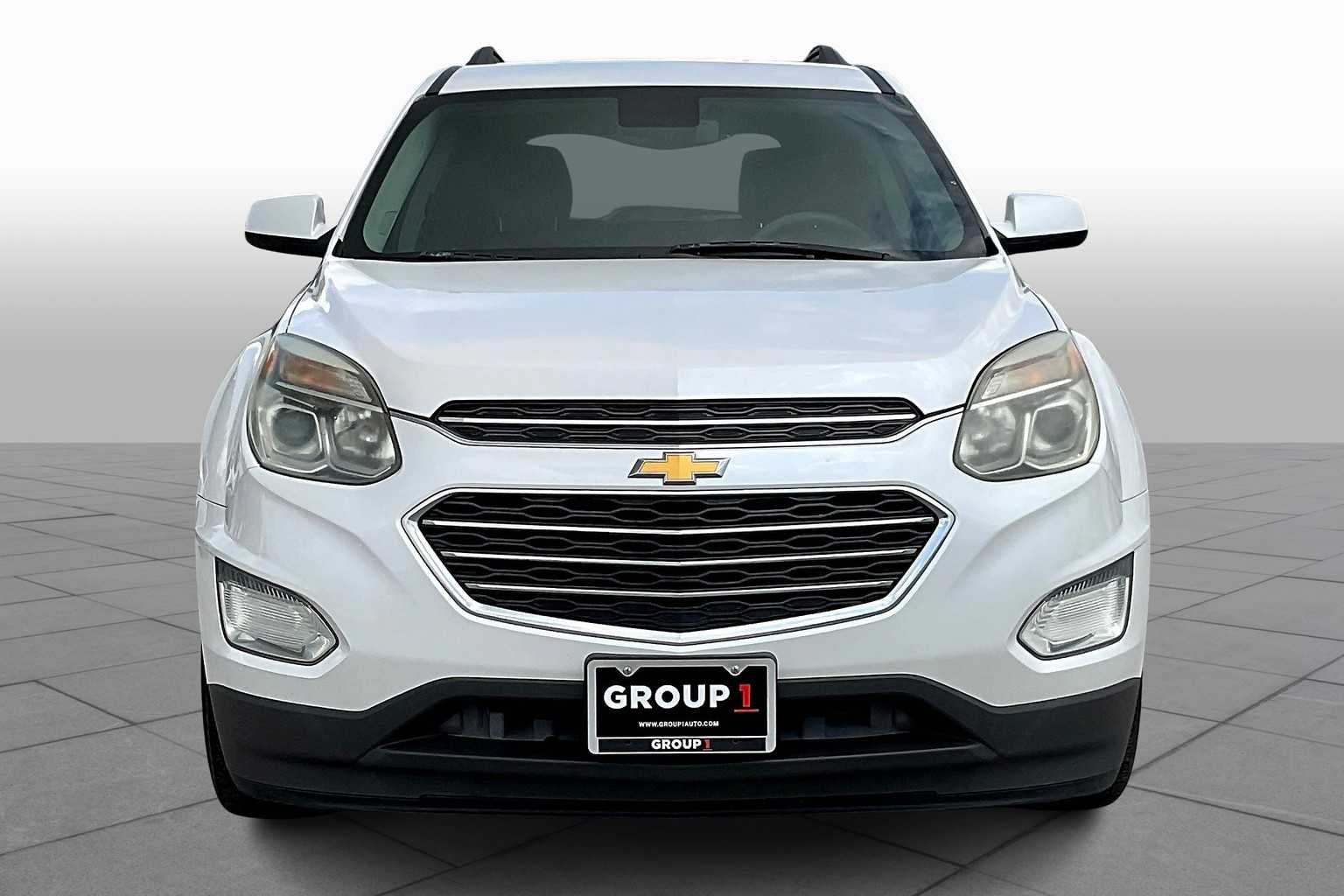 2017 Chevrolet Equinox LT photo 3