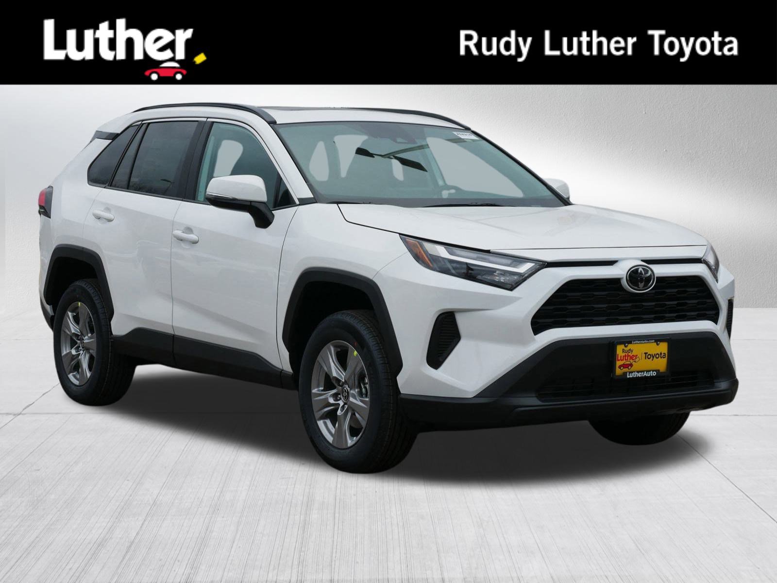 2025 Toyota RAV4 XLE's photo