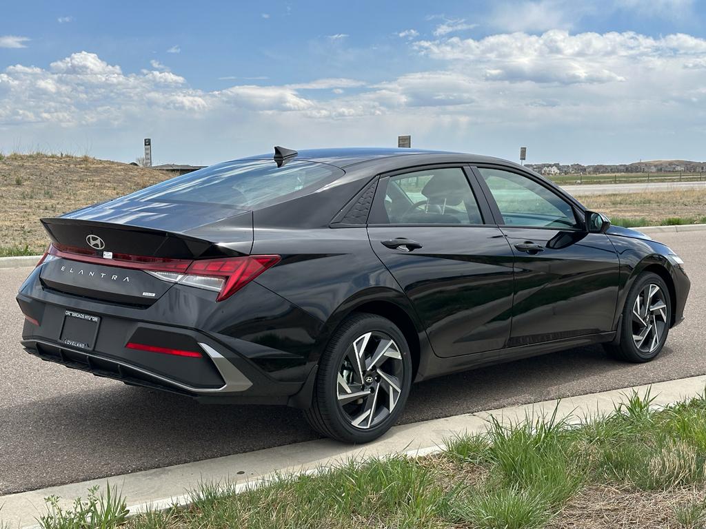2025 Hyundai Elantra Hybrid SEL Sport photo 4