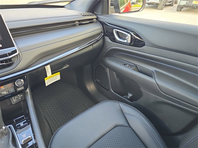 2025 Jeep Compass Latitude photo 11