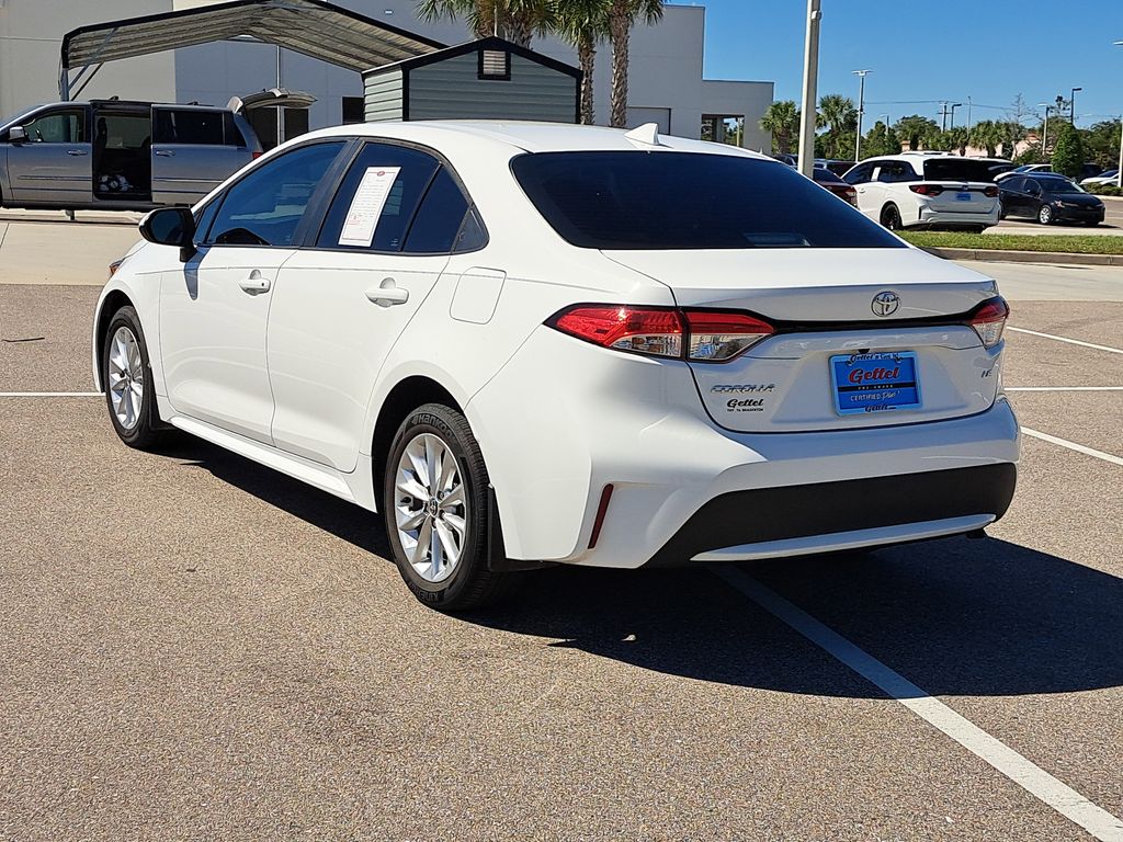 2022 Toyota Corolla LE photo 3