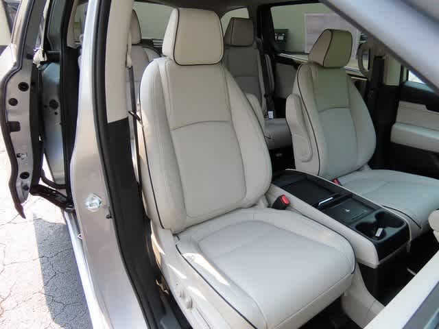 2025 Honda Odyssey Touring photo 17