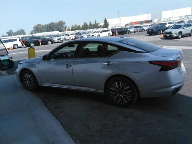 2023 Nissan Altima 2.5 SV photo 2