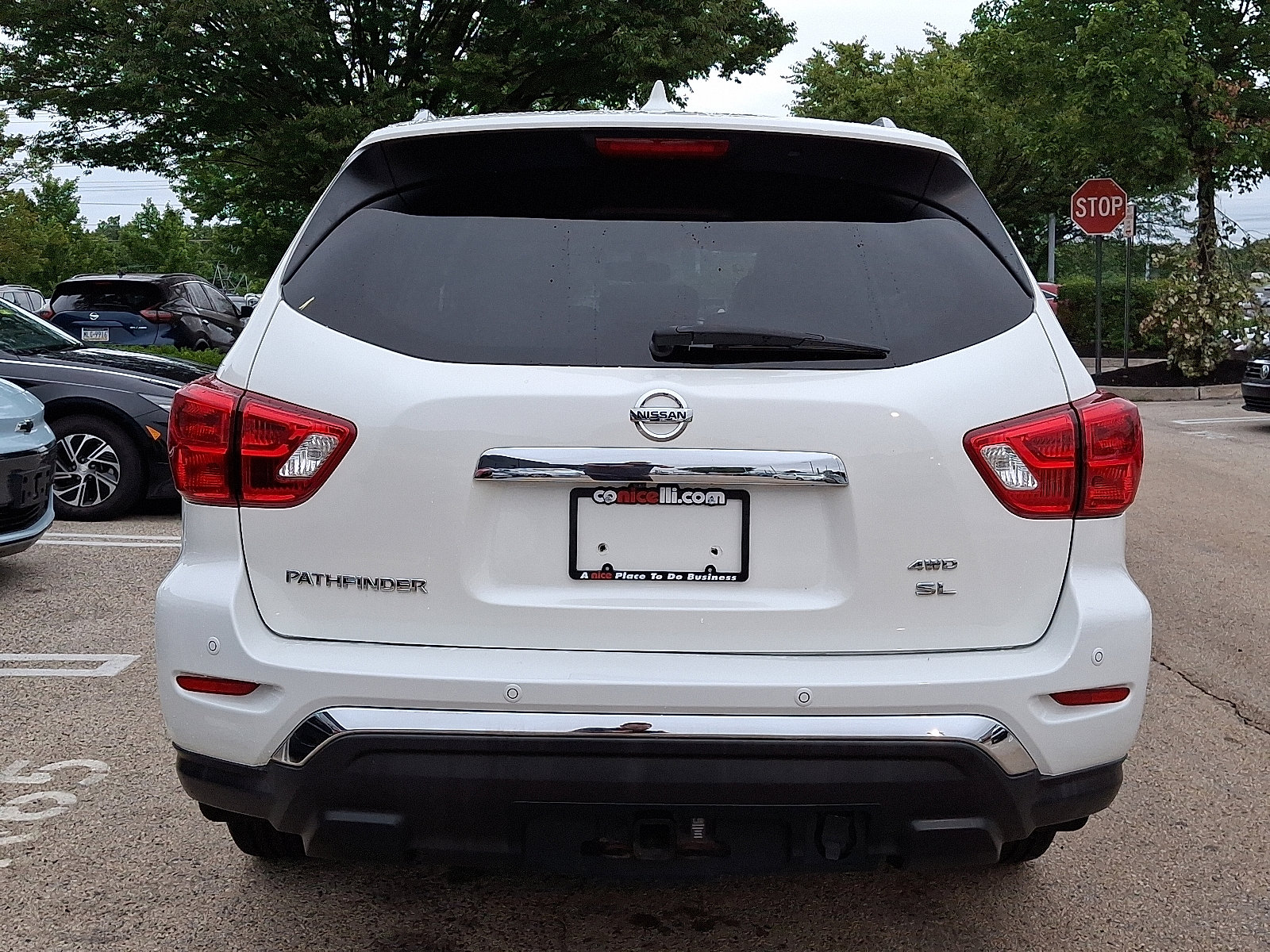 2019 Nissan Pathfinder SL photo 4