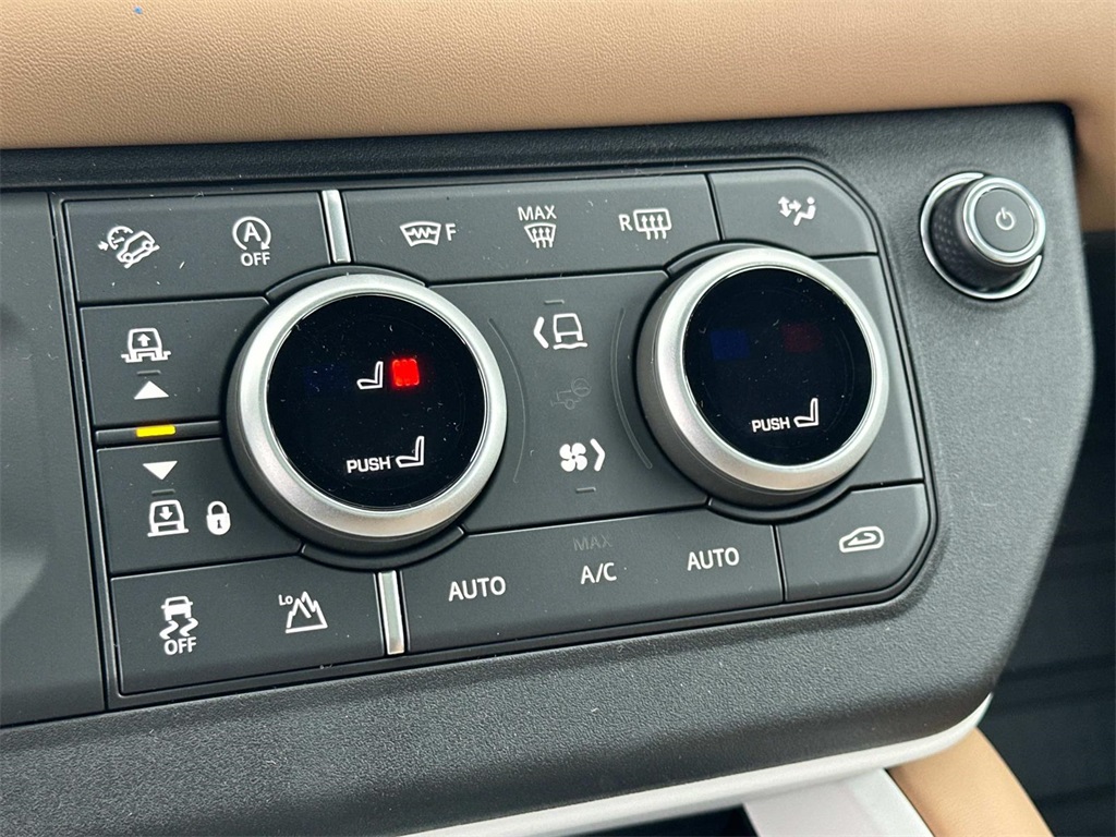 2025 Land Rover Defender 110 X-Dynamic SE photo 4