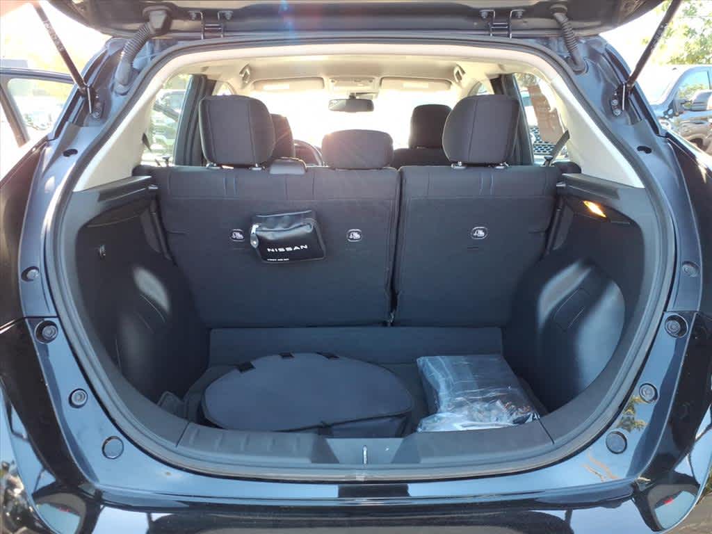 2025 Nissan Leaf SV Plus photo 16