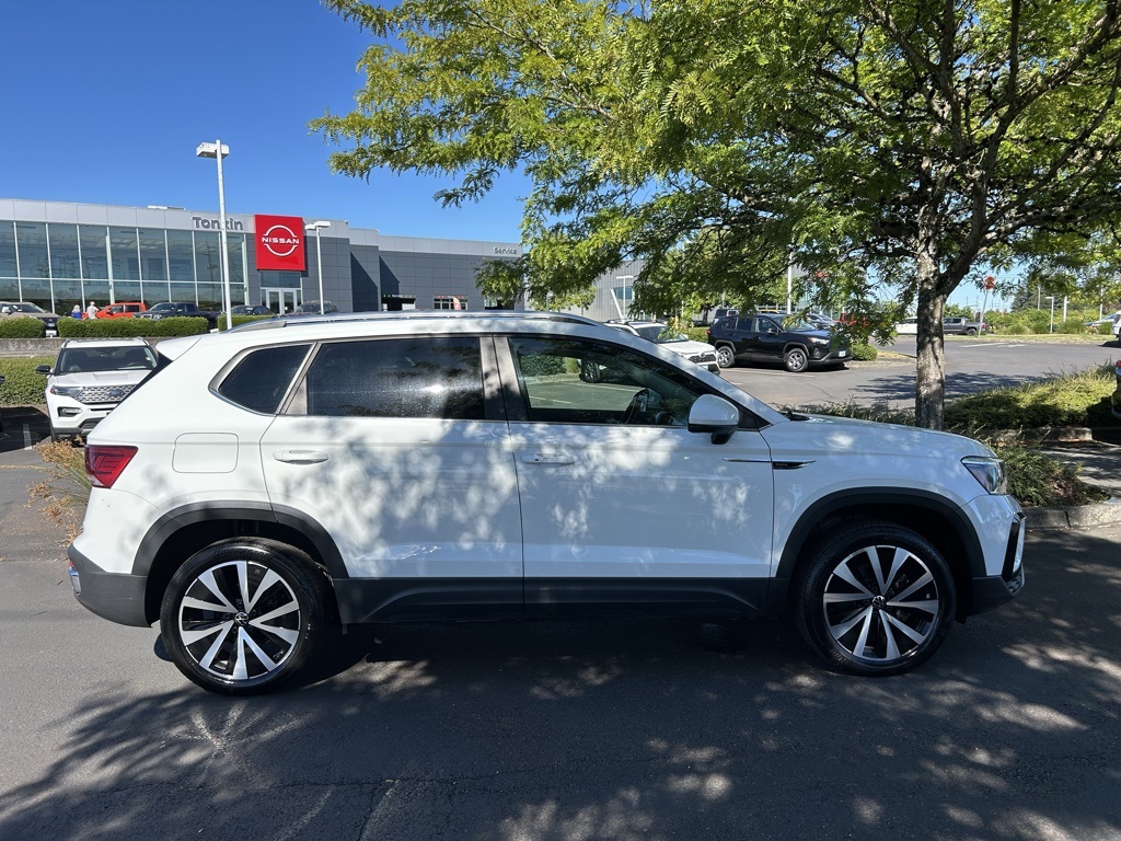 2023 Volkswagen Taos SE photo 4