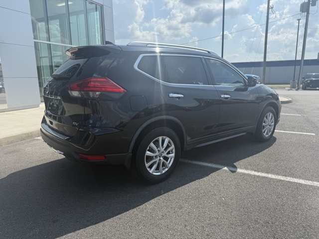 2017 Nissan Rogue SV photo 3