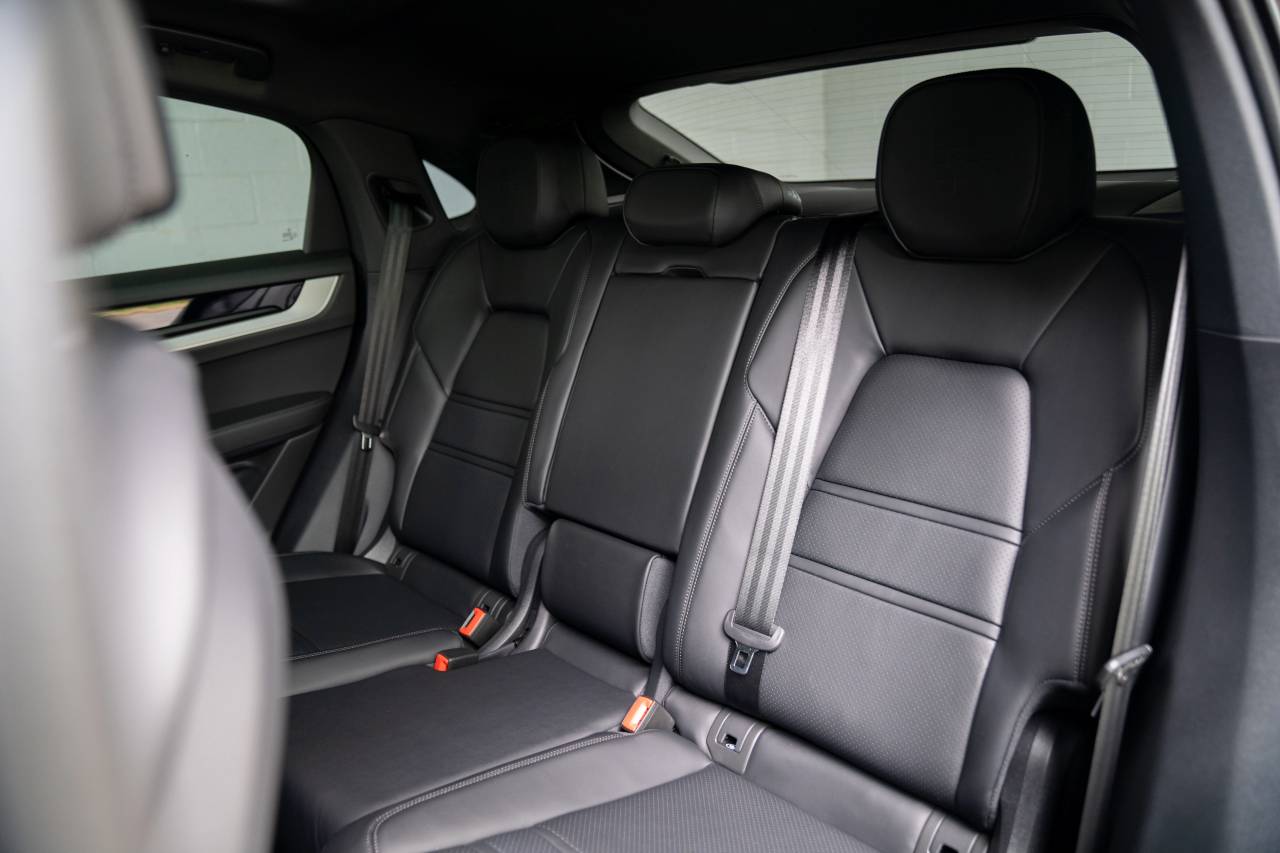 2025 Porsche Cayenne Coupe photo 27