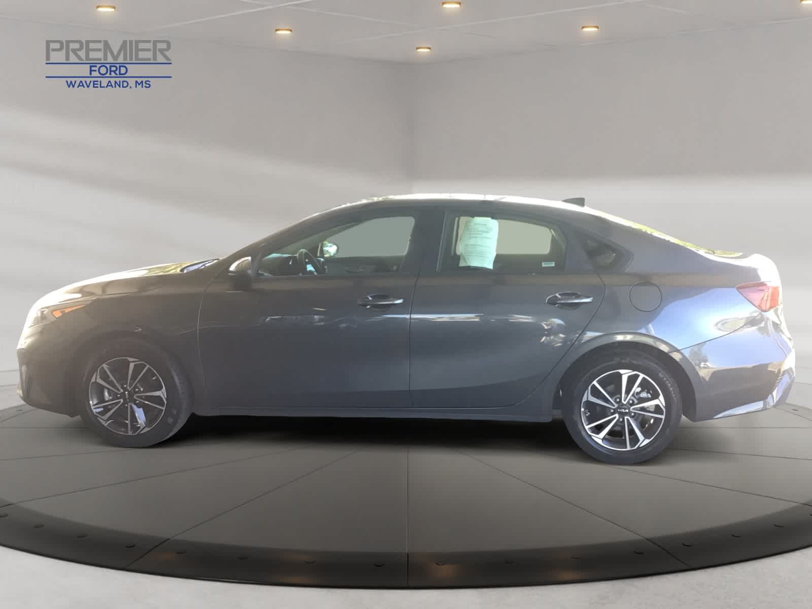 2024 Kia Forte LXS photo 2