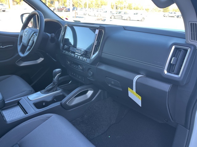 2025 Nissan Frontier Crew Cab SV photo 19