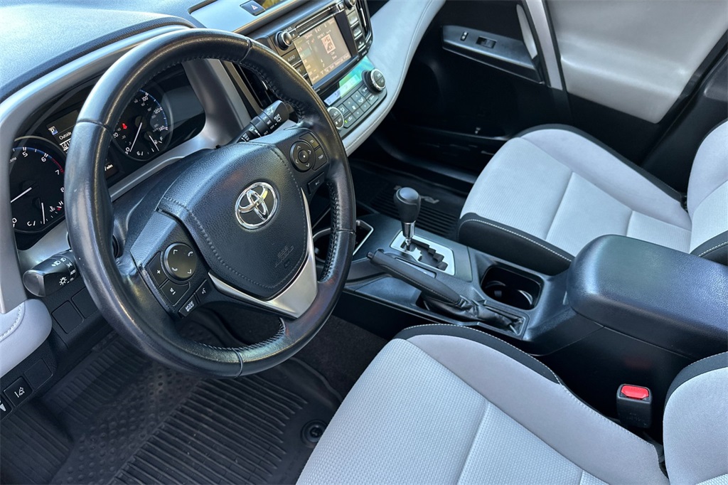 2017 Toyota RAV4 XLE photo 8