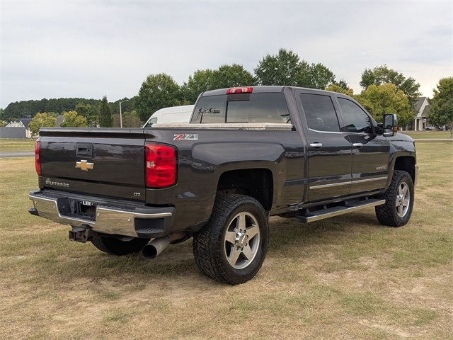 2016 Chevrolet Silverado 2500HD LTZ photo 3