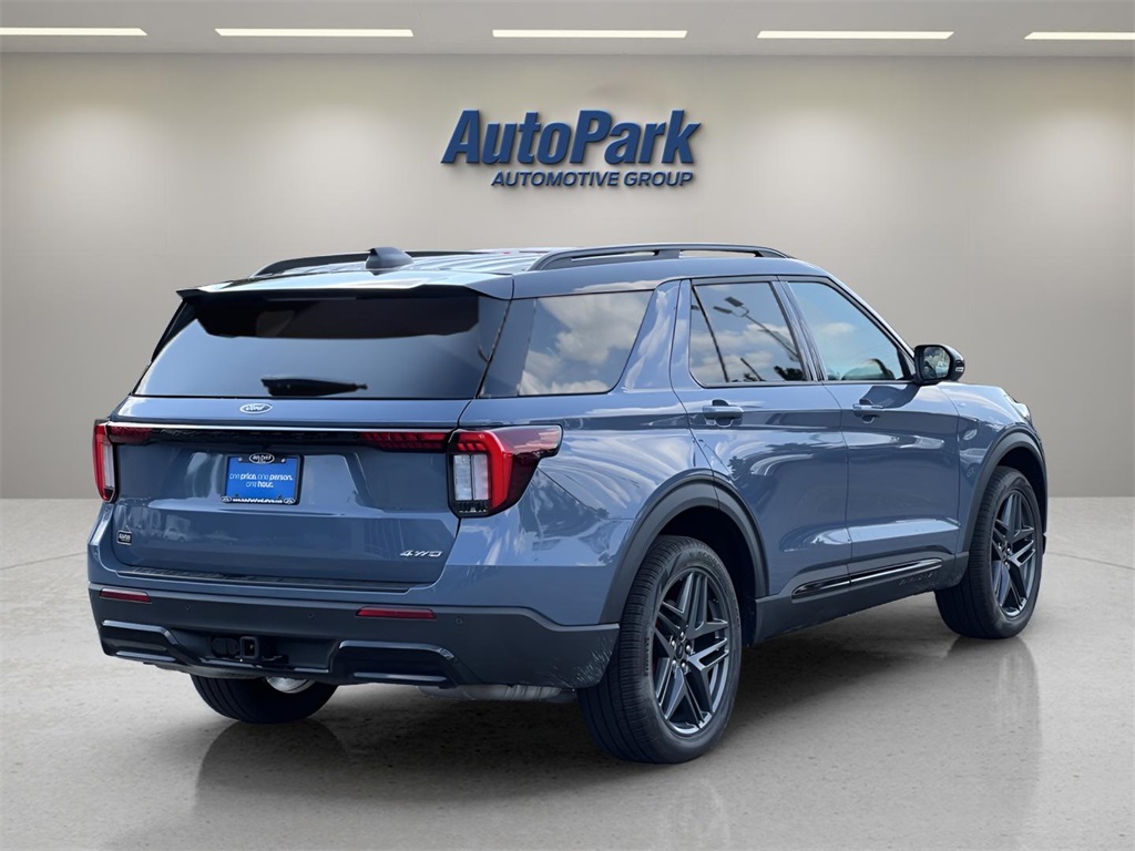 2025 Ford Explorer ST-Line photo 4