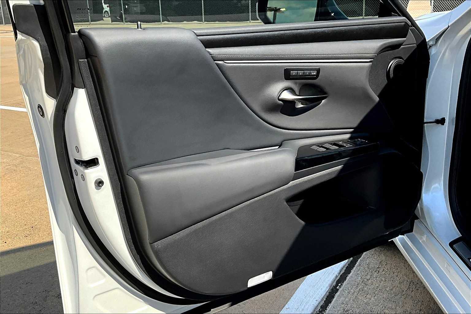 2025 Lexus ES 350 photo 20