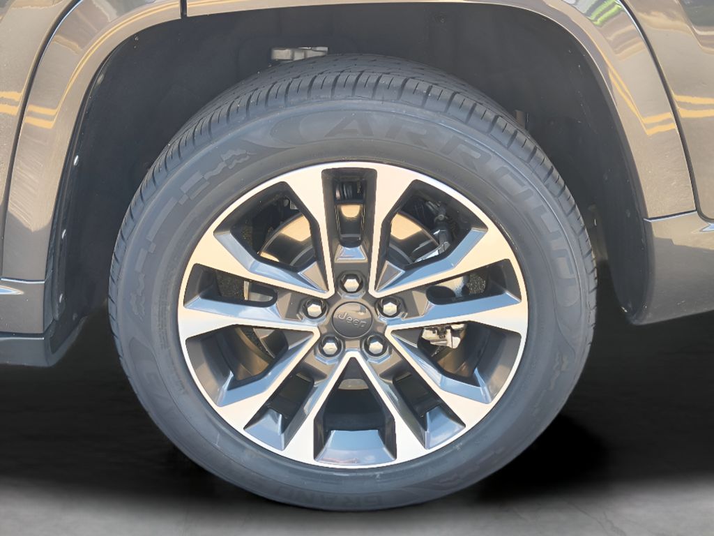 2022 Jeep Grand Cherokee Overland photo 4