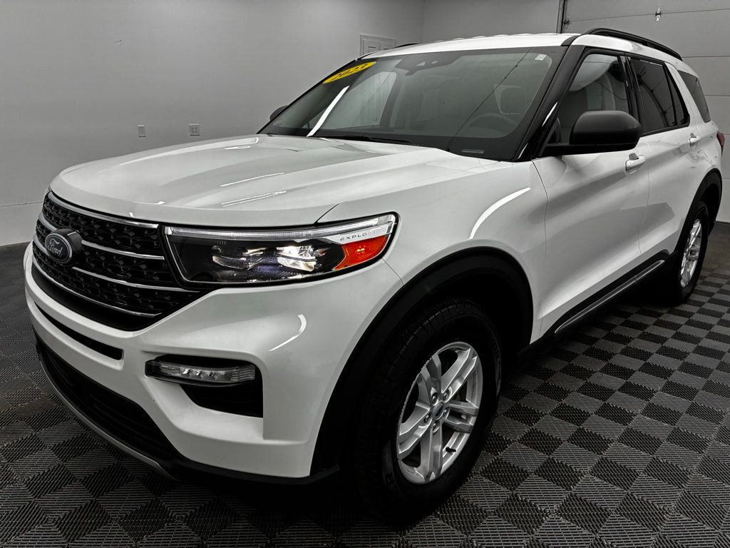 2023 Ford Explorer XLT photo 12