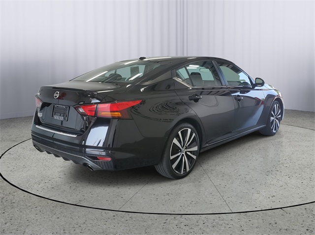 2022 Nissan Altima 2.5 SR photo 3