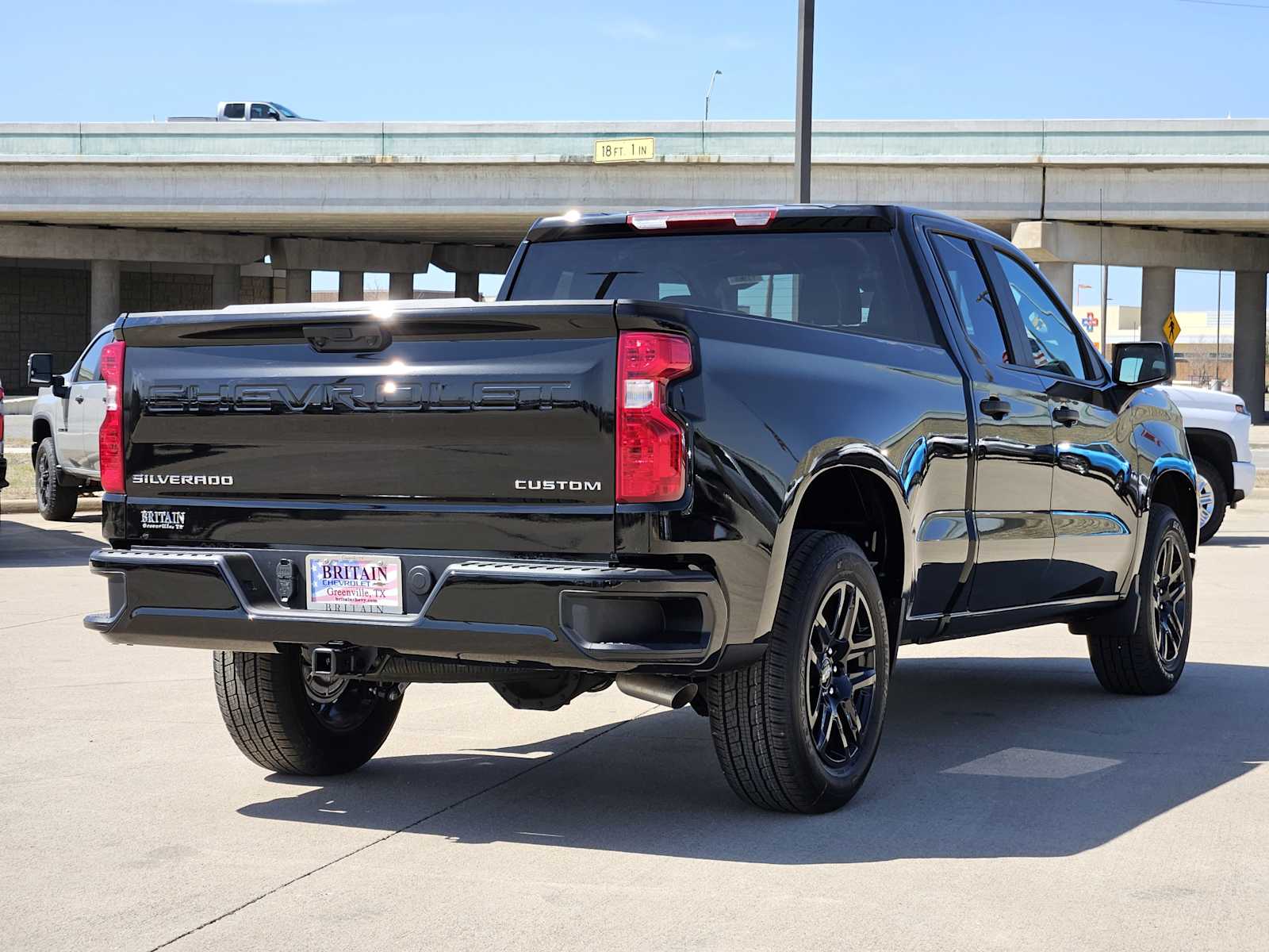 2025 Chevrolet Silverado 1500 Custom photo 4
