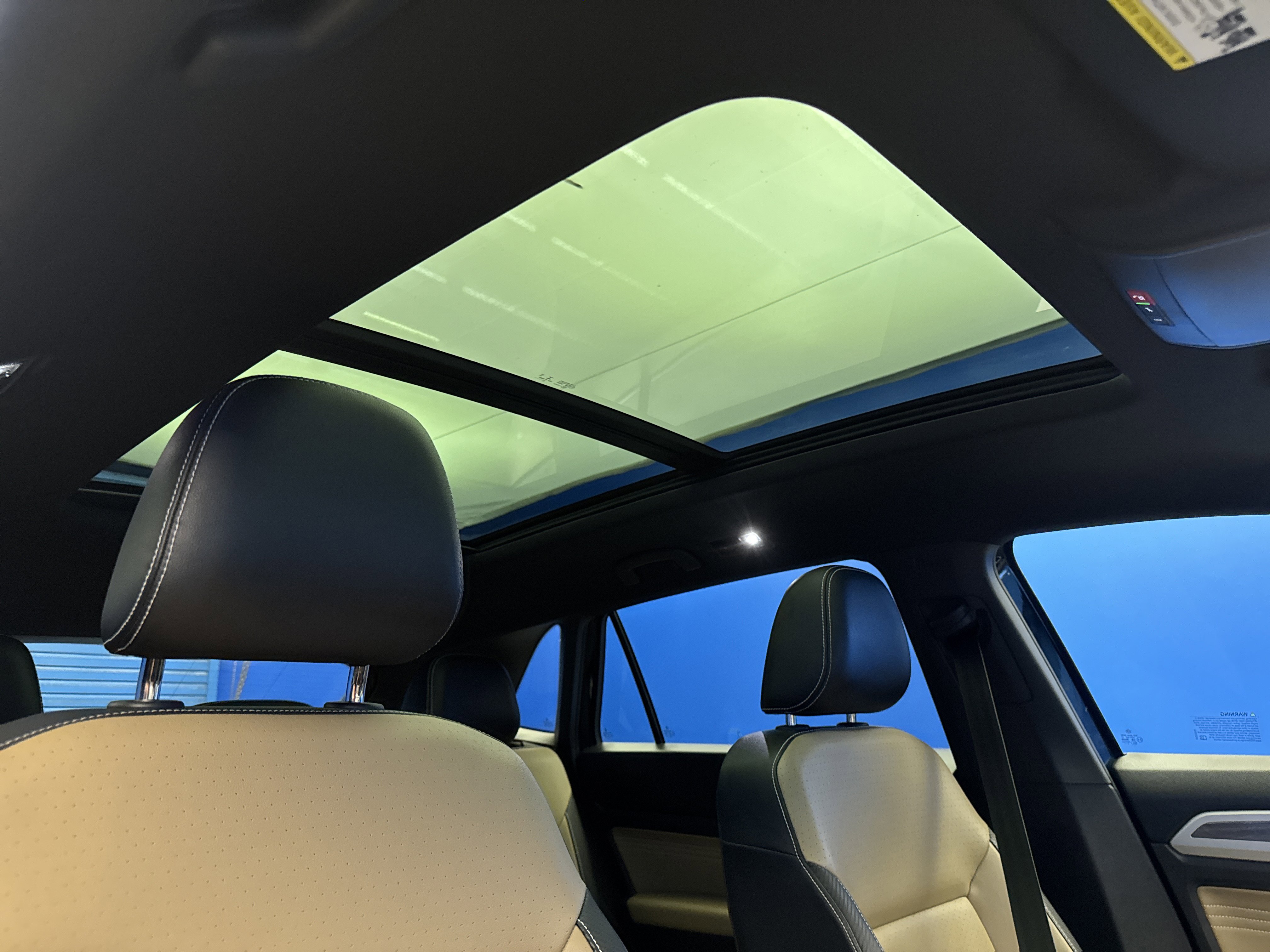 2022 Volkswagen Atlas Cross Sport V6 SE Technology photo 3
