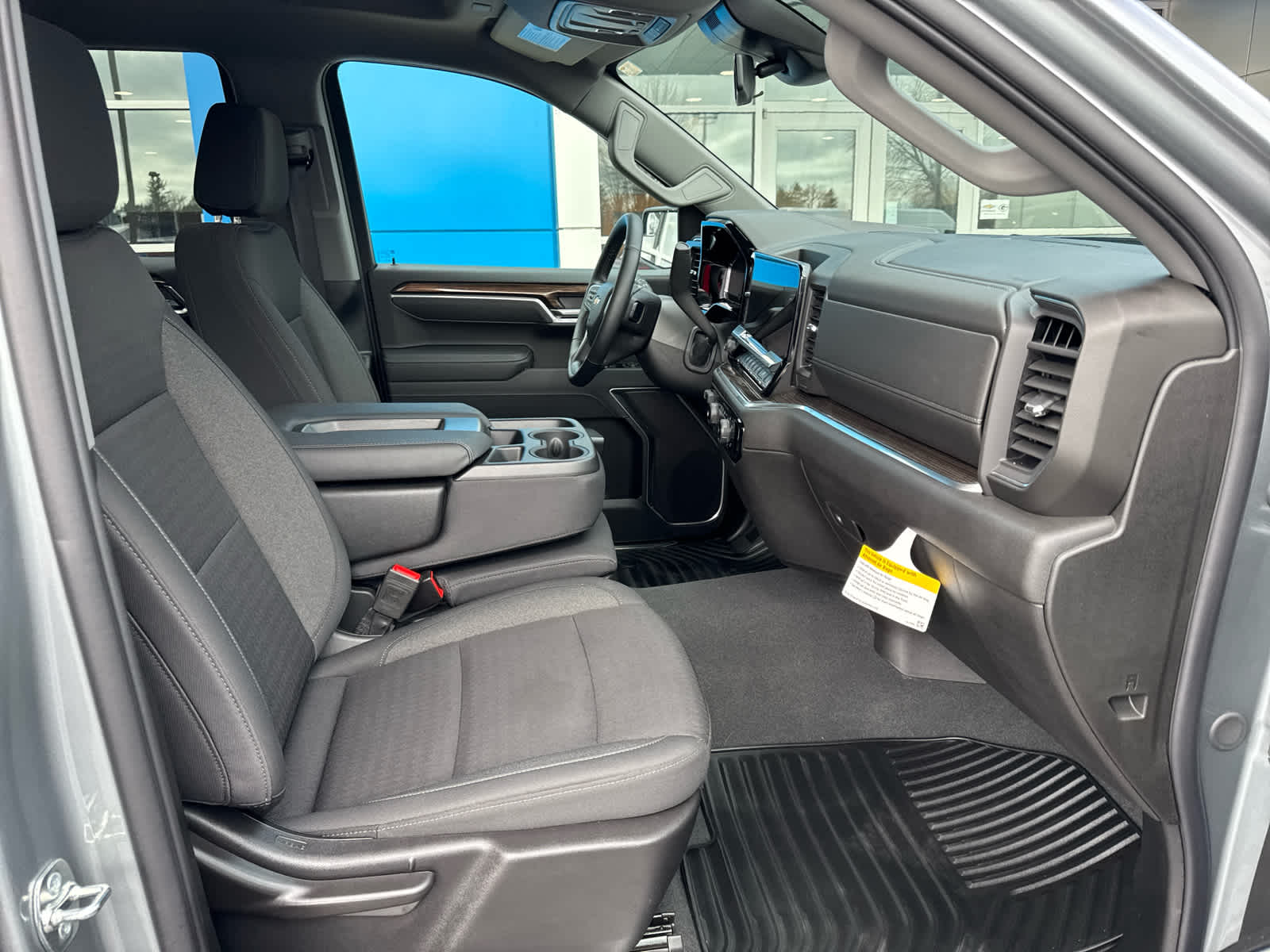 2025 Chevrolet Silverado 1500 LT photo 4