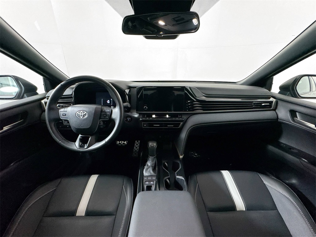 2025 Toyota Camry SE photo 7