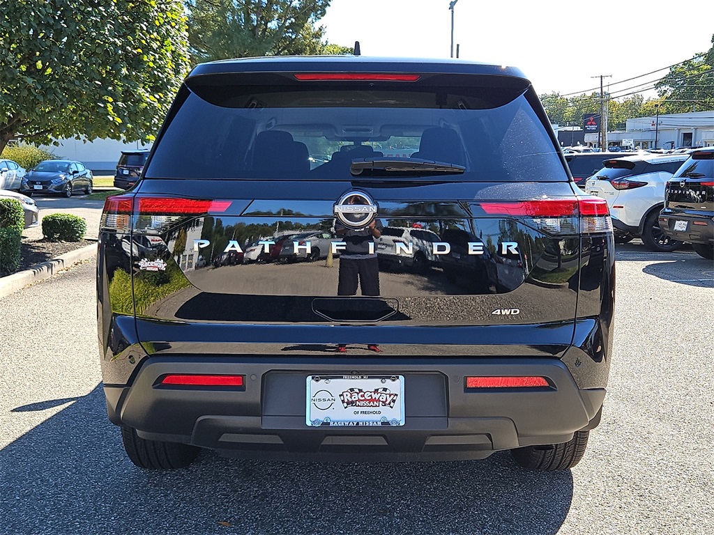 2024 Nissan Pathfinder S photo 4