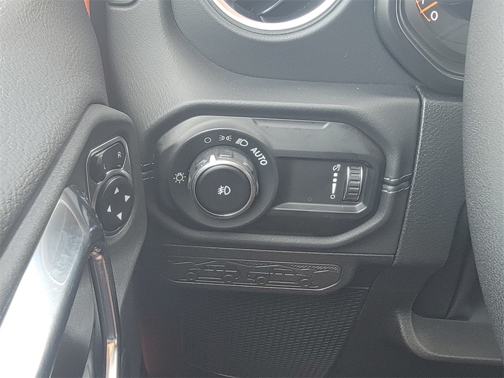 2025 Jeep Wrangler Sahara photo 19