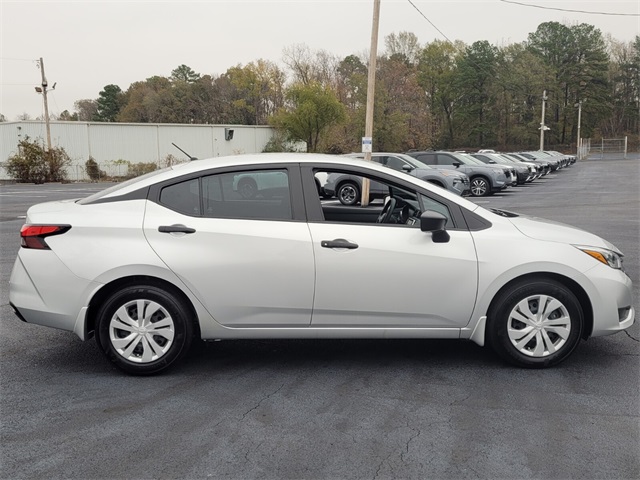 2025 Nissan Versa 1.6 S photo 2