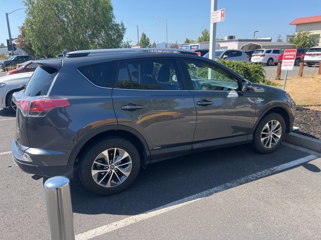 2018 Toyota RAV4 Hybrid XLE photo 4