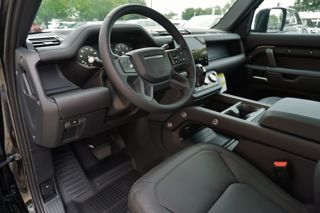 2025 Land Rover Defender 110 X-Dynamic SE photo 12