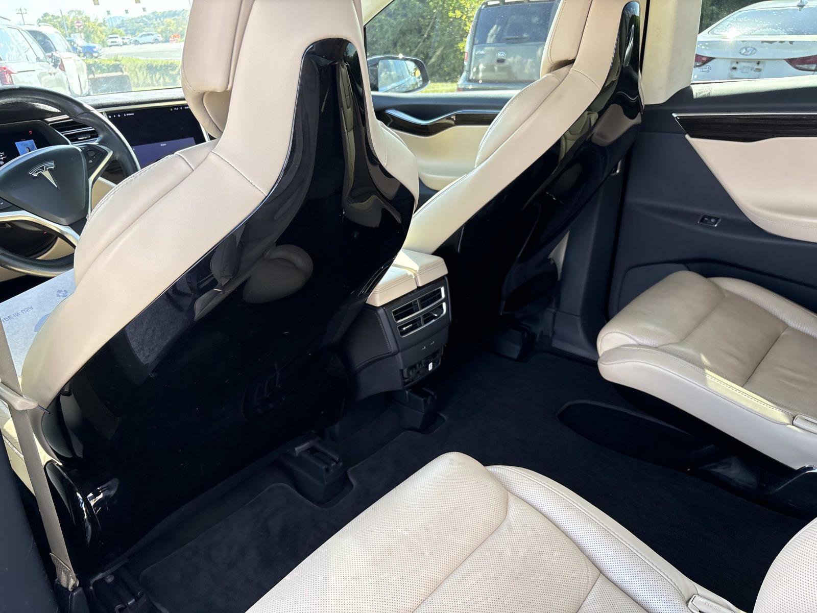 2016 Tesla Model X 90D photo 16