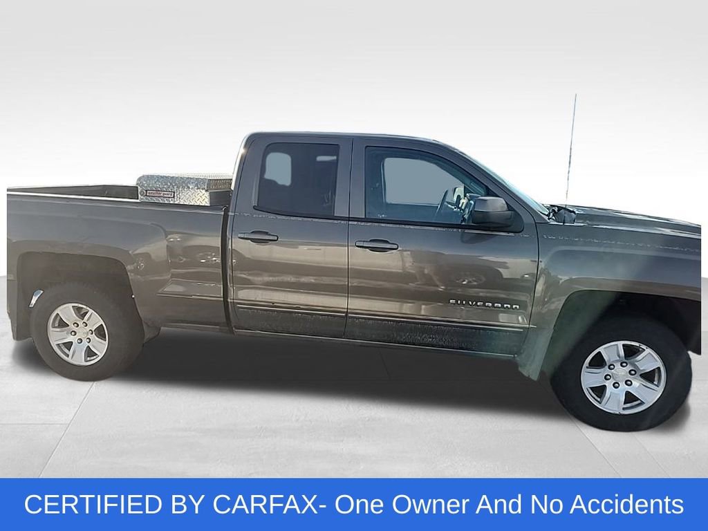 Used 2017 Chevrolet Silverado 1500 LT with VIN 1GCVKREC1HZ370727 for sale in Northfield, MN