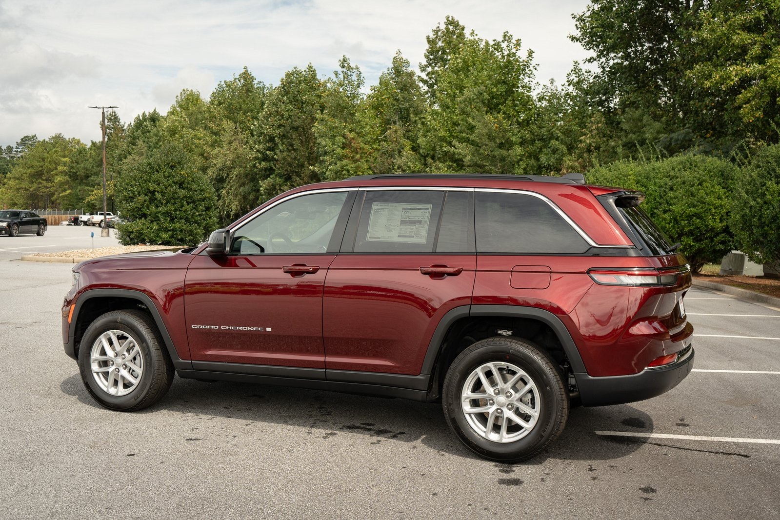 2025 Jeep Grand Cherokee Laredo X photo 4