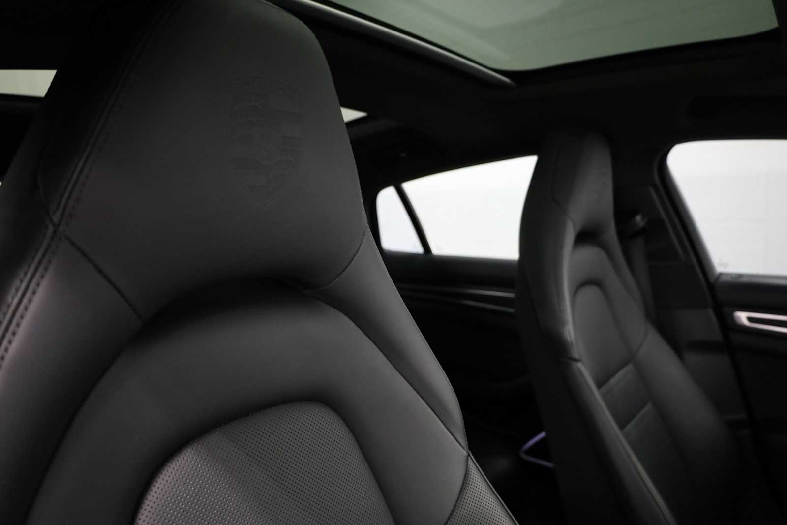 2023 Porsche Panamera 4 photo 18