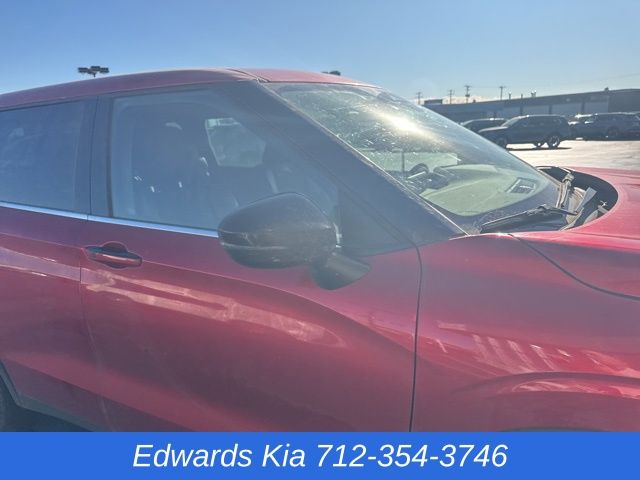 2022 Mitsubishi Outlander Black Edition photo 4